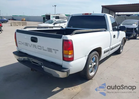2002 Chevrolet Silverado 1500 из США, поврежденный, VIN 1GCEC14W02Z109106